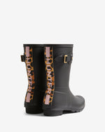 Women's Leopard Print Backstrap Short Wellington Boots in Schwarz